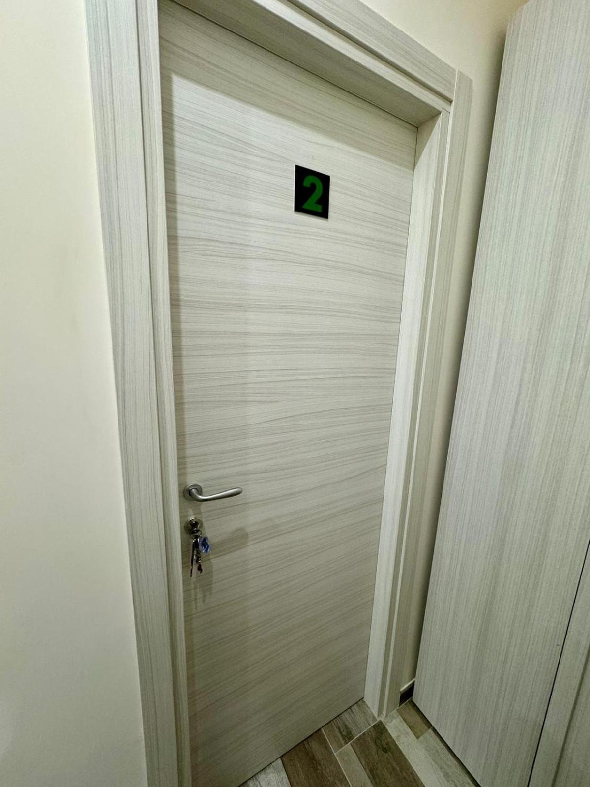 Punto House Ferrovia Hotel Наполи Екстериор снимка