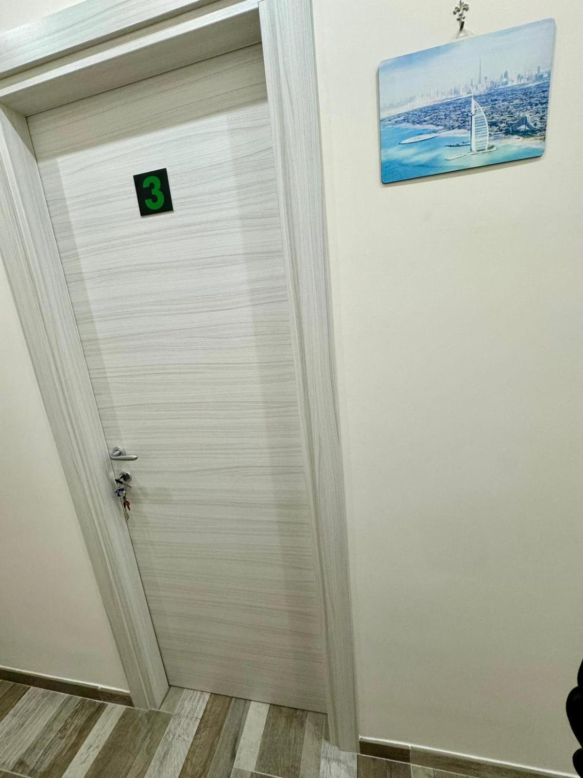 Punto House Ferrovia Hotel Наполи Екстериор снимка