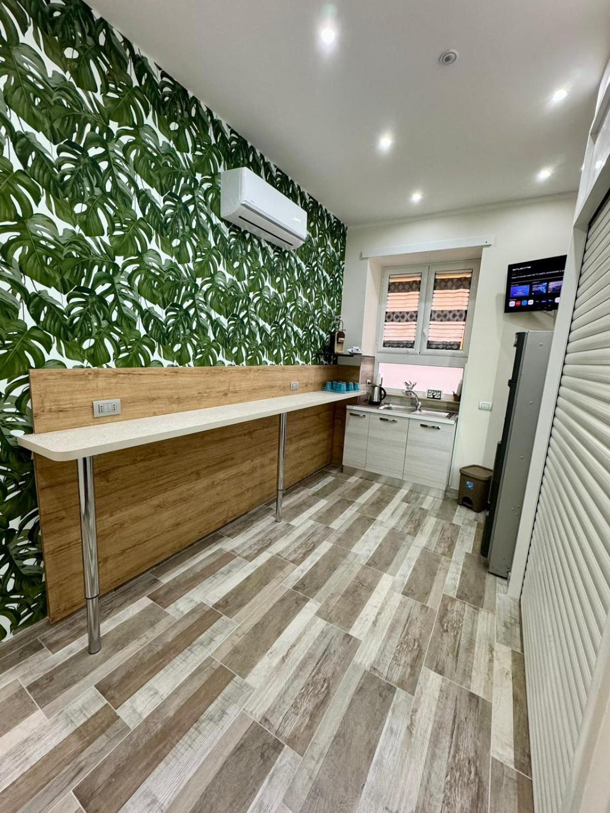 Punto House Ferrovia Hotel Наполи Екстериор снимка