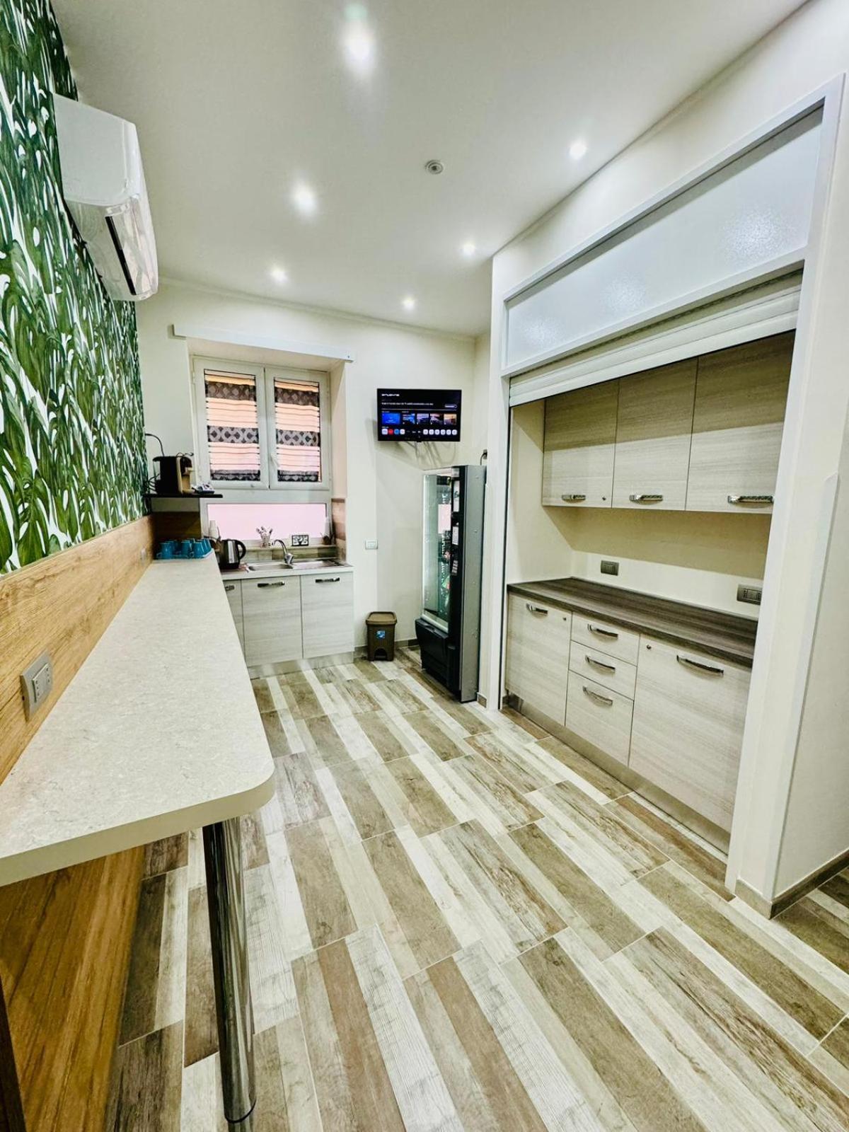 Punto House Ferrovia Hotel Наполи Екстериор снимка