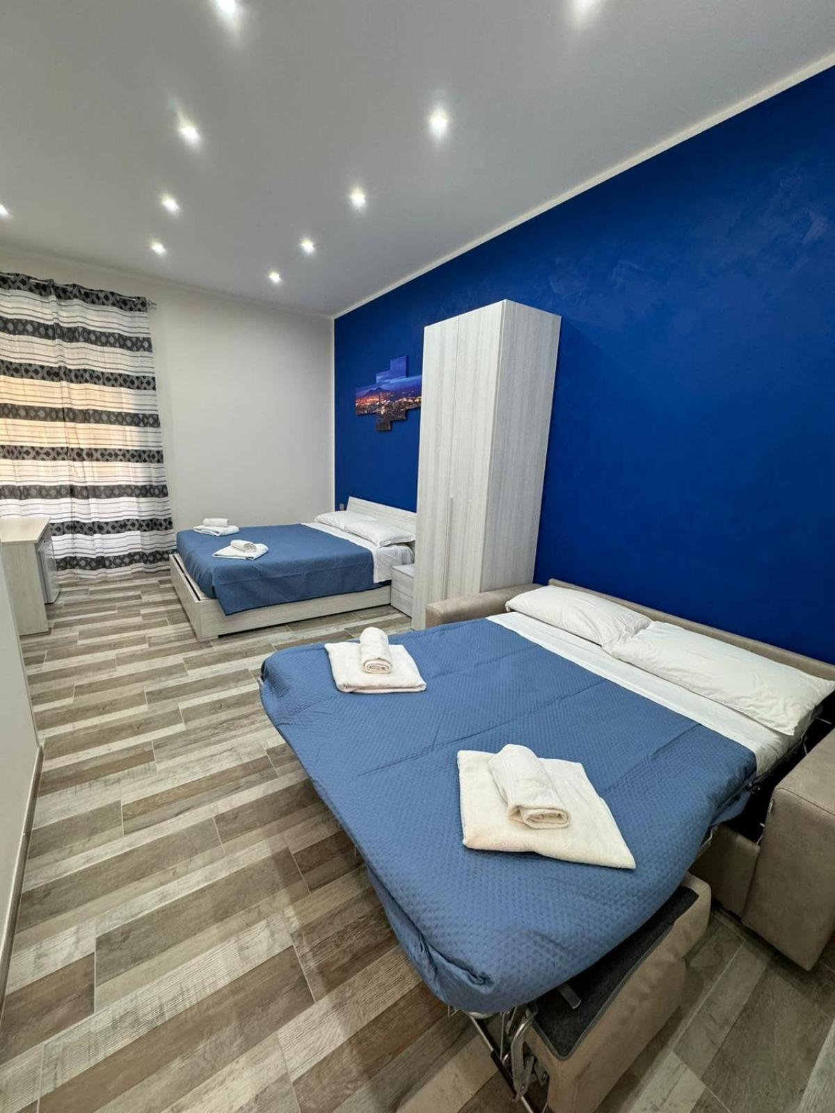 Punto House Ferrovia Hotel Наполи Екстериор снимка