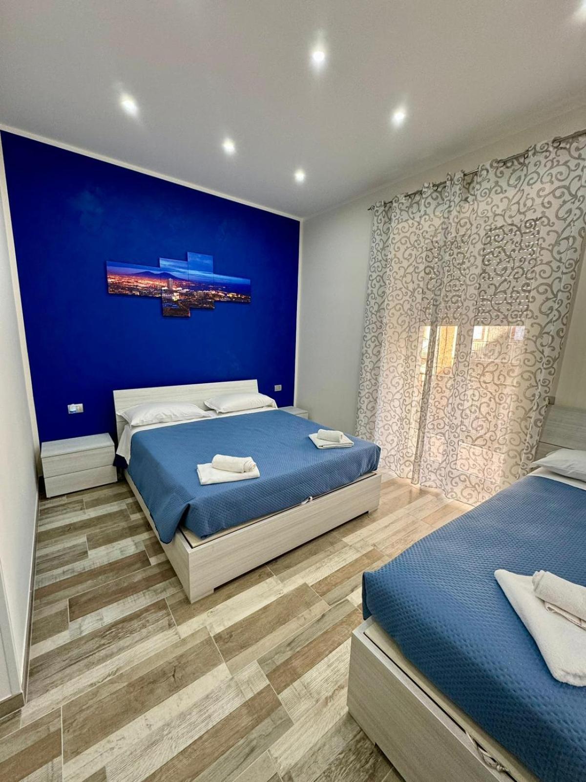 Punto House Ferrovia Hotel Наполи Екстериор снимка
